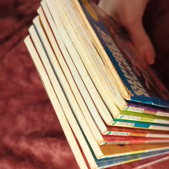 Scooby-Doo! Book Bundle of 8 Mysteries Plus bonus book of Student World Records! - Picture 16 of 16